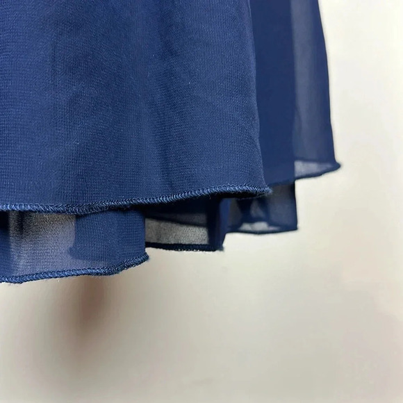 Chic Blue Sleeveless Dress with Embellished Waist - Picture 4 of 5